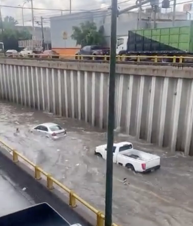 Así quedó el puente deprimido luego de fuerte lluvia - Cancha Poltica